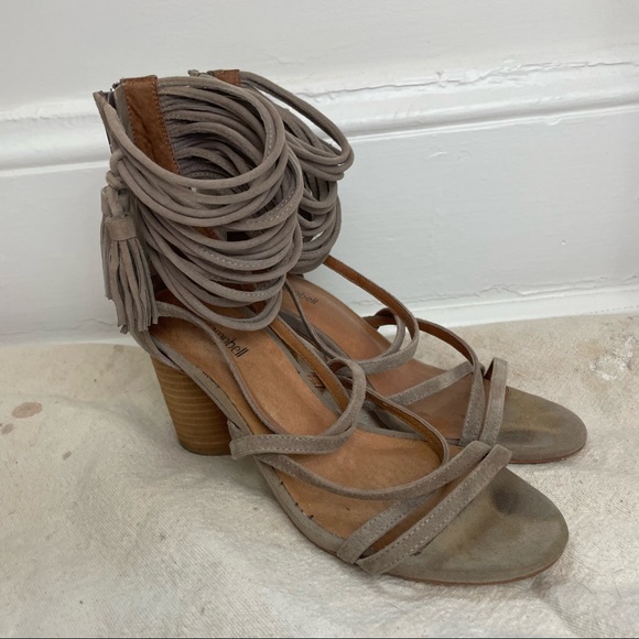 Jeffrey Campbell Despina Strappy Leather Block Heels Sandals Tan Suede Tassel 7 - Picture 2 of 9